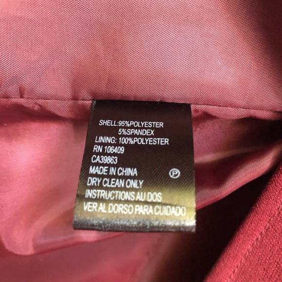 Tahari Arthur S. Levine Women’s lined jacket and pant suit in a deep wine shade - Picture 15 of 16